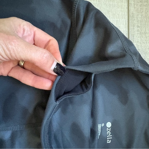 Zella Camo Print High-Waisted Capri Leggings - Picture 4 of 7